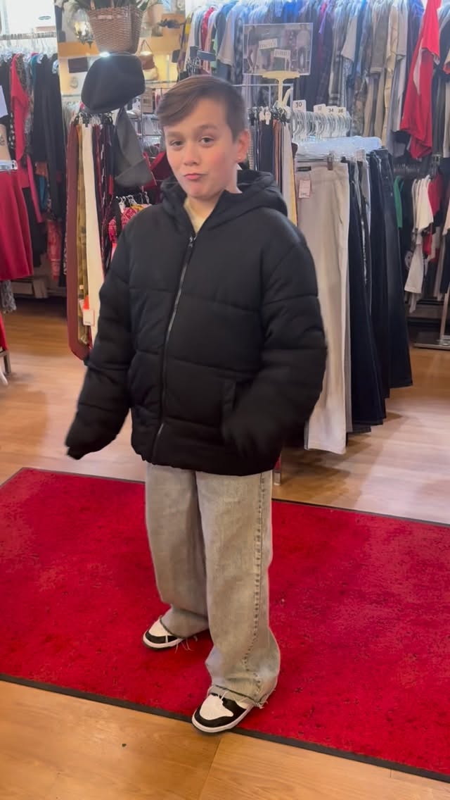 Cal showing us some dance moves. The boy has rhythm‼️♻️🛍️✅🎶
•
•
•#sustainablefashion #buyselltrade #rethreadsstatestreet #rethreadsmadison #rethreadsstyle