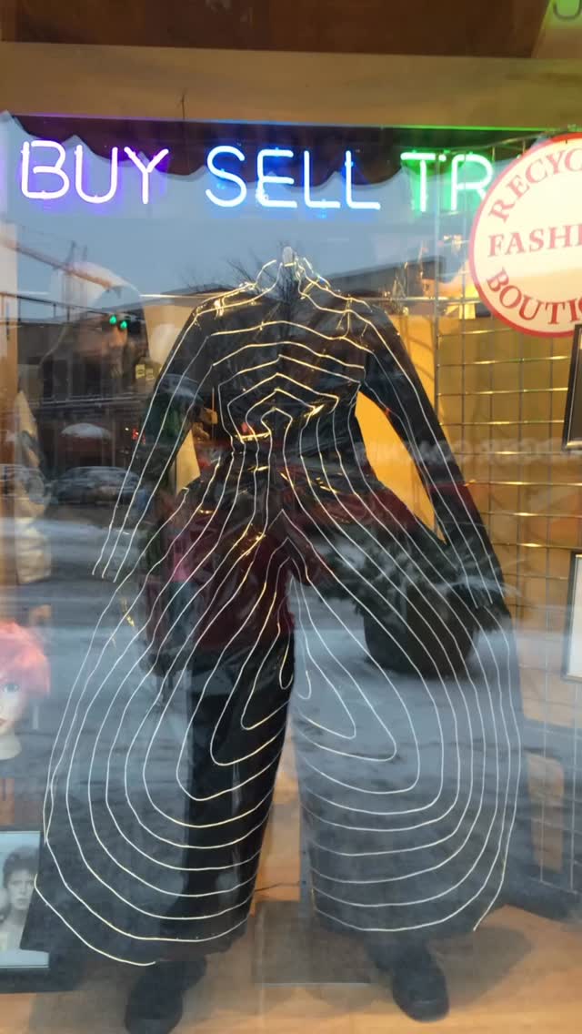 Tribute to a fashion & music icon ~🌟 🌎 👨🏽‍🎤
•
• 2016-2026 ~10 years Remembered 
•
•#sustainablefashion #rethreadsstatestreet #rethreadsmadison #resaleboutique #davidbowie