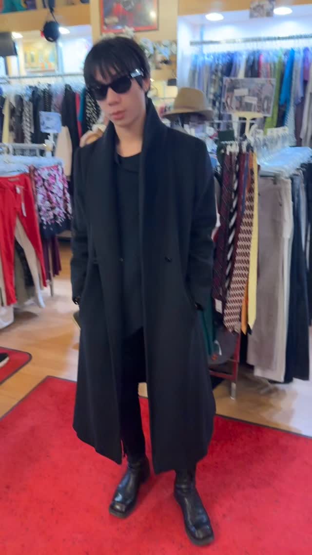 Brandon added a new pair of sunnies to his collection. Looking 👀 fabulous‼️♻️🛍️😎
•
•
•#rethreadsstatestreet #rethreadsmadison #rethreadsstyle #resaleboutique #downtownmadisonwi