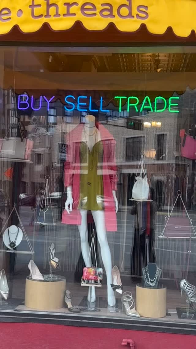 Weekend outfit ideas ~ chic & casual ‼️♻️🛍️✅
•
•
•#rethreadsstatestreet #rethreadsmadison #rethreadsstyle #resaleboutique #downtownmadisonwi