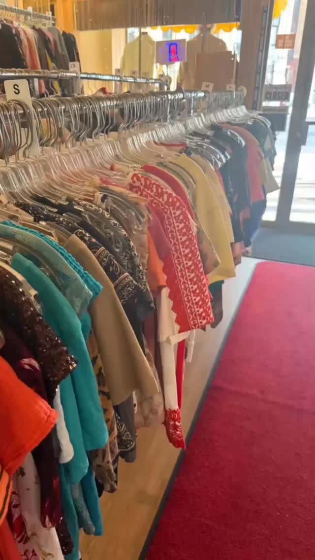 Reduce, reuse & recycle. And repeat‼️♻️🛍️✨
•
•
•#rethreadsstatestreet #rethreadsmadison #rethreadsstyle #resaleboutique #downtownmadisonwi