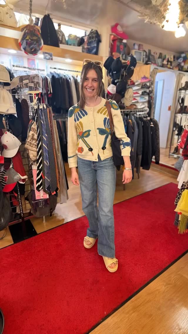 Ingrid showing off her new sandals. Looking 👀 fabulous ‼️♻️🛍️✨👡
•
•
•#rethreadsstatestreet #rethreadsmadison #rethreadsstyle #resaleboutique #downtownmadisonwi