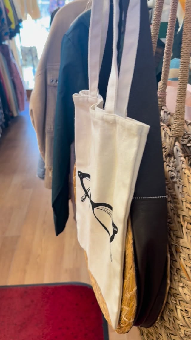 Summer weather essentials 👒🩳‼️♻️🛍️🌞
•
•
•#rethreadsstatestreet #rethreadsmadison #rethreadsstyle #resaleboutique #downtownmadisonwi