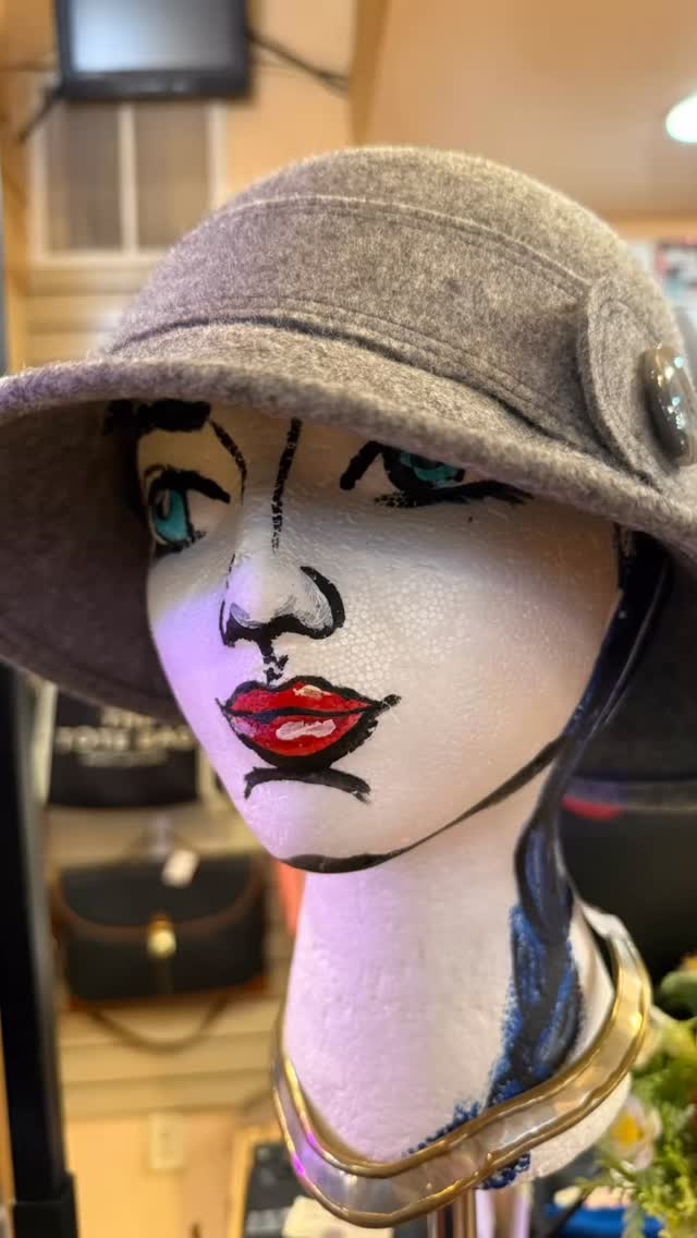 Tweed, wool & cashmere top off your style for fall & winter temps‼️♻️🛍️🧢
•
•
•#sustainablefashion #buyselltrade #resaleboutique #rethreadsstatestreet #rethreadsmadison #rethreadsstyle #uwmadison #downtownmadisonwi #style #shoplocal #fallstyle