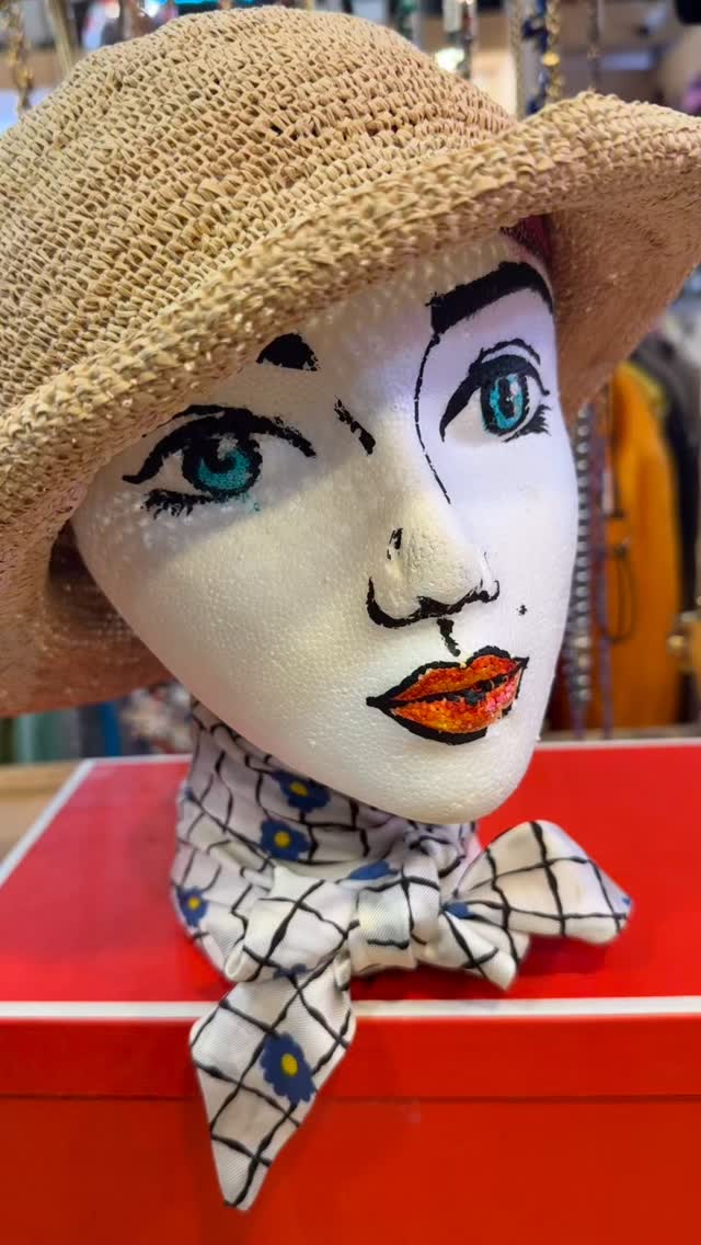 Hat season is here ~ top it off with style‼️♻️🛍️👒
•
•
•#rethreadsstatestreet #rethreadsmadison #rethreadsstyle #resaleboutique #downtownmadisonwi