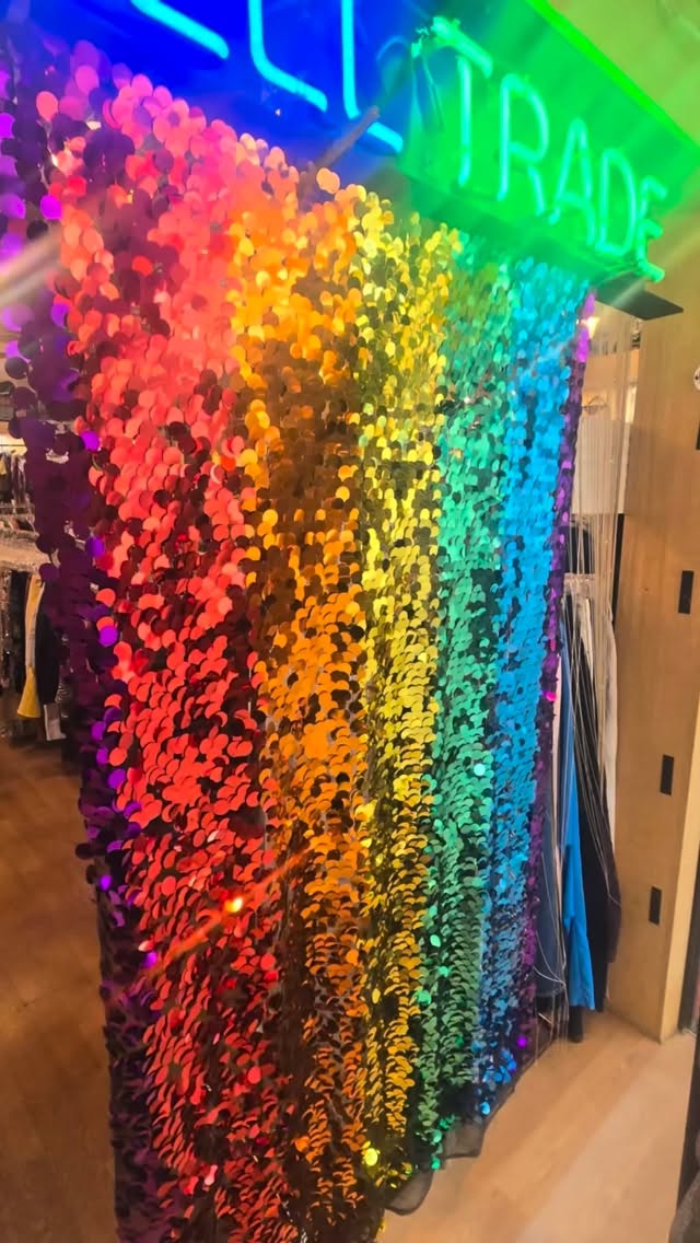 Pride in style‼️♻️🛍️🏳️‍🌈
•
•
•#rethreadsstatestreet #rethreadsmadison #rethreadsstyle #pride🌈 #downtownmadisonwi